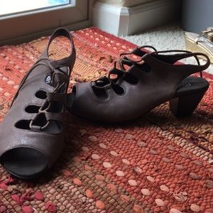 Never worn Munro heels